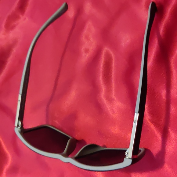 ICON - Picture 2 of 6